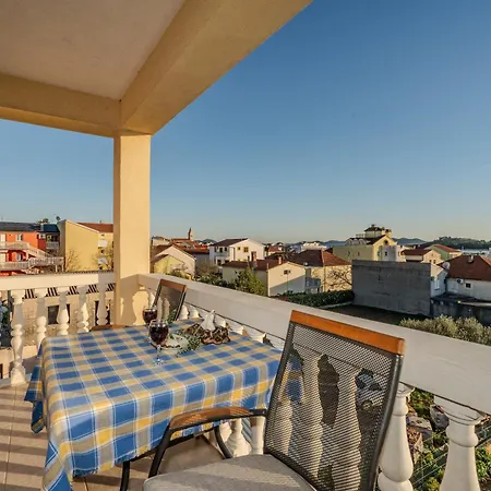 Sima Apartment